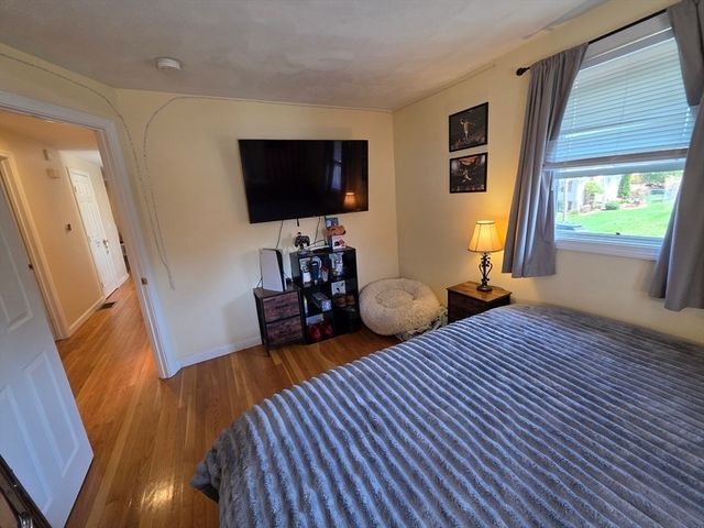 19 Bowdoin Dr, Milford, MA 01757