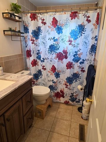 19 Bowdoin Dr, Milford, MA 01757