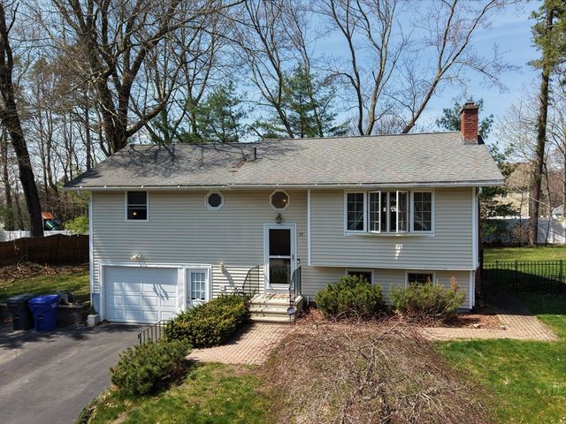 19 Bowdoin Dr, Milford, MA 01757