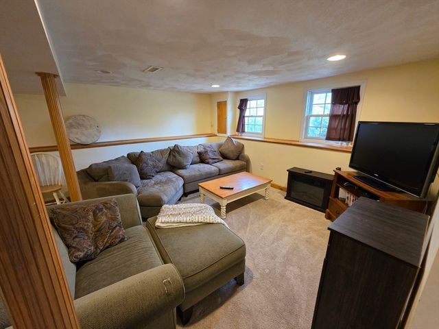 19 Bowdoin Dr, Milford, MA 01757