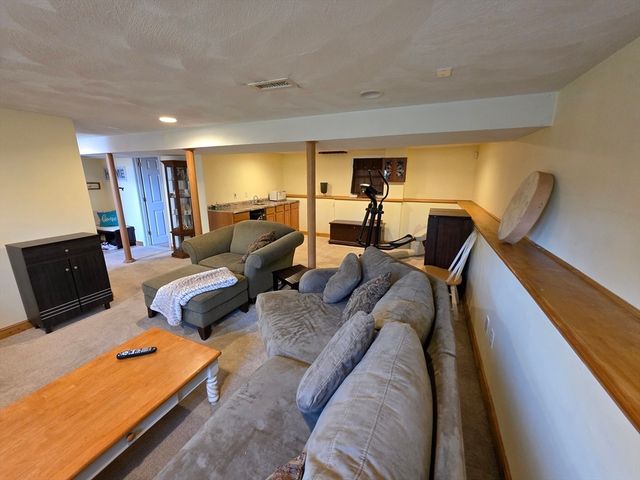 19 Bowdoin Dr, Milford, MA 01757