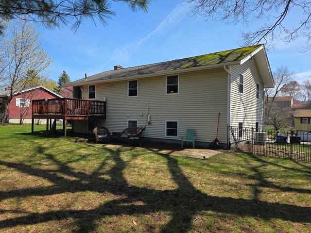 19 Bowdoin Dr, Milford, MA 01757