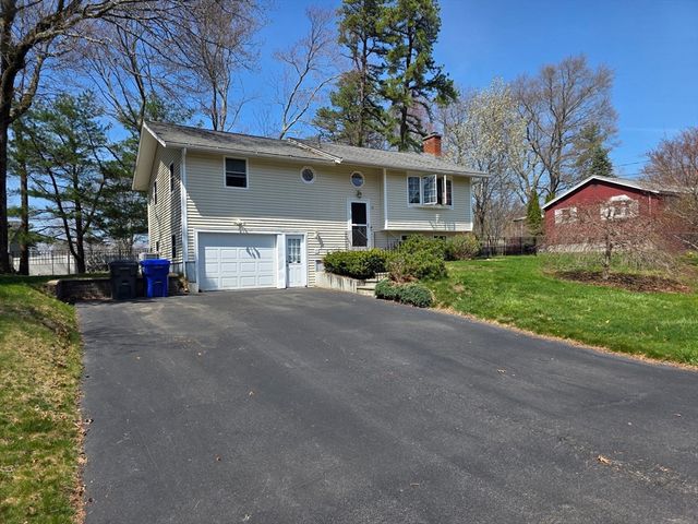 19 Bowdoin Dr, Milford, MA 01757