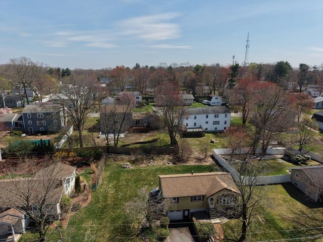 19 Bowdoin Dr, Milford, MA 01757