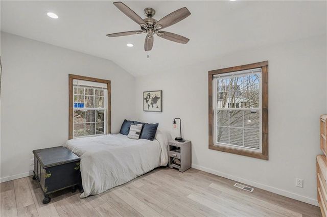 77 R Street, Lee's Summit, MO 64086