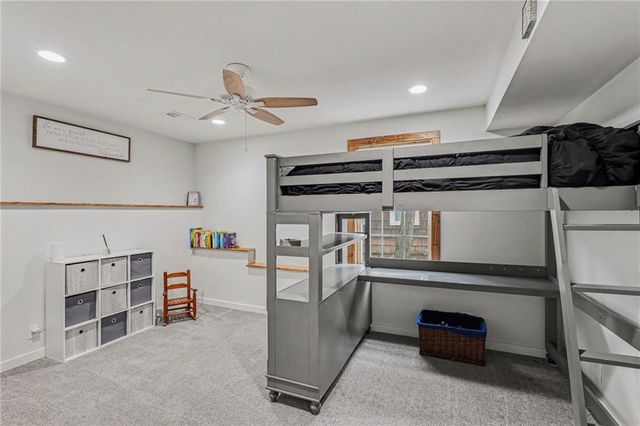 77 R Street, Lee's Summit, MO 64086