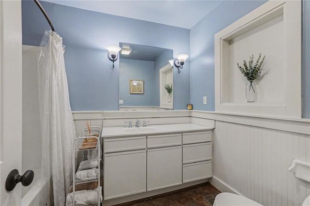 77 R Street, Lee's Summit, MO 64086