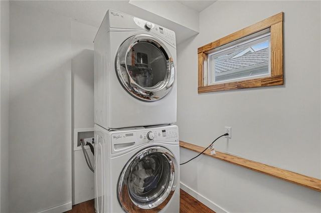 77 R Street, Lee's Summit, MO 64086