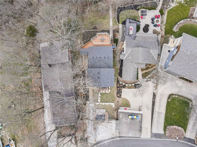 77 R Street, Lee's Summit, MO 64086