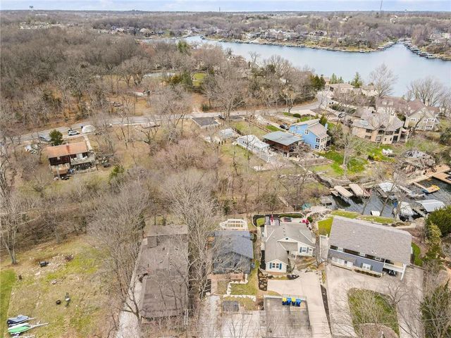 77 R Street, Lee's Summit, MO 64086