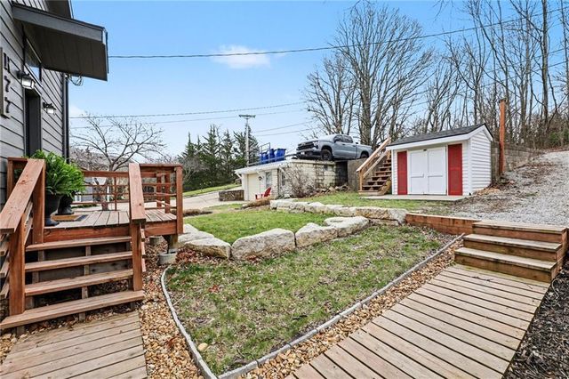 77 R Street, Lee's Summit, MO 64086