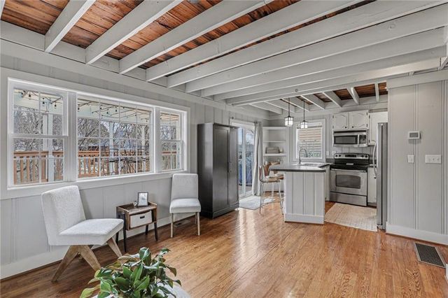 77 R Street, Lee's Summit, MO 64086