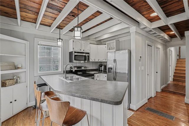 77 R Street, Lee's Summit, MO 64086