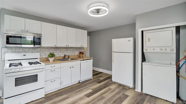 22 Town Path 2, Glen Cove, NY 11542