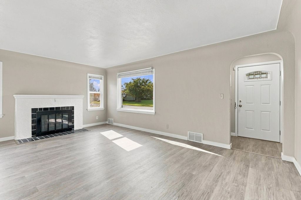 4728 N Normandie St, Spokane, WA 99205 photo 5