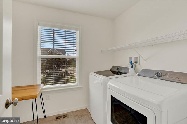 613 RISHEL DR, York, PA 17406