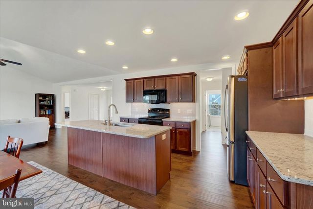 613 RISHEL DR, York, PA 17406