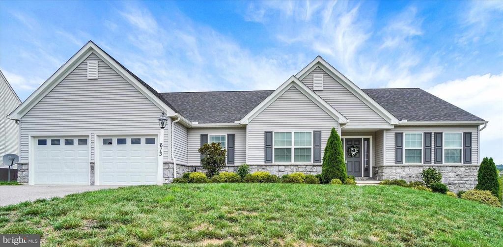 613 RISHEL DR, York, PA 17406