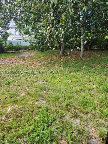 915 Dunad Ave, Opa Locka, FL 33054