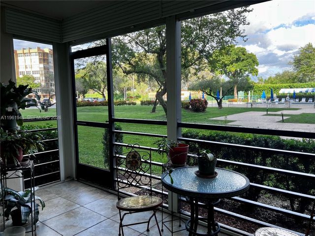 1300 Saint Charles Place L22, Pembroke Pines, FL 33026