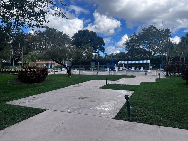 1300 Saint Charles Place L22, Pembroke Pines, FL 33026