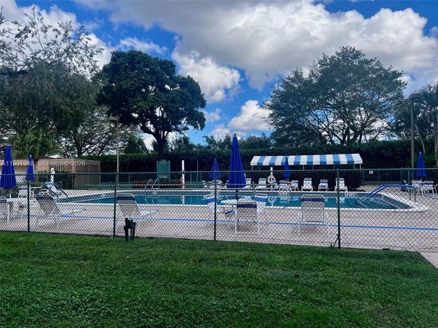 1300 Saint Charles Place L22, Pembroke Pines, FL 33026