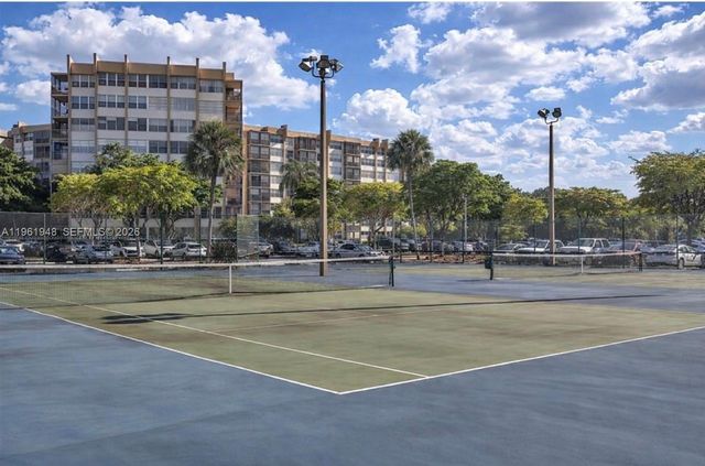 1300 Saint Charles Place L22, Pembroke Pines, FL 33026