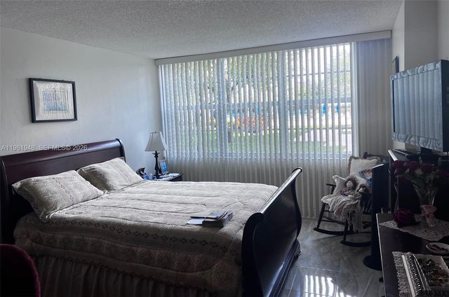 1300 Saint Charles Place L22, Pembroke Pines, FL 33026