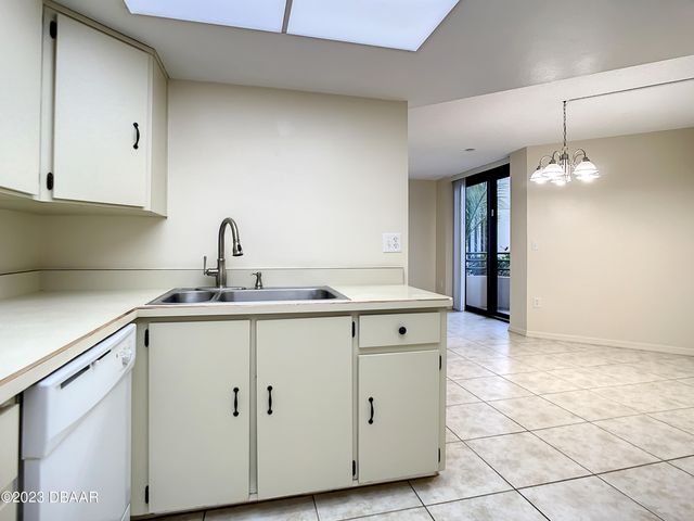 1 Oceans West Blvd Apt 1A5, Daytona Beach Shores, FL 32118