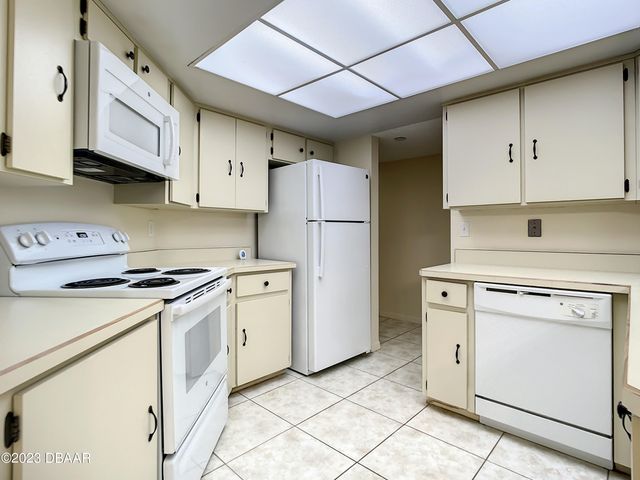 1 Oceans West Blvd Apt 1A5, Daytona Beach Shores, FL 32118