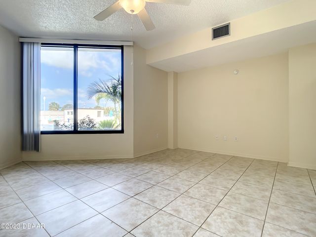 1 Oceans West Blvd Apt 1A5, Daytona Beach Shores, FL 32118
