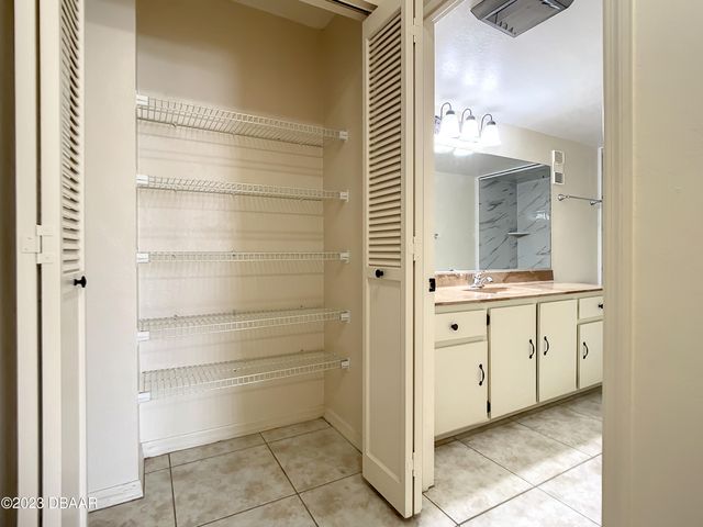 1 Oceans West Blvd Apt 1A5, Daytona Beach Shores, FL 32118