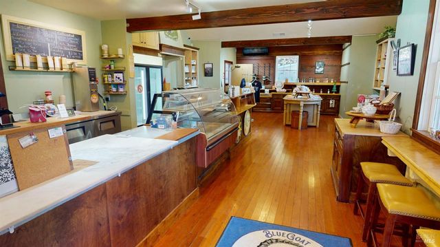 380-378 Bohemian Hwy, Freestone, CA 95472