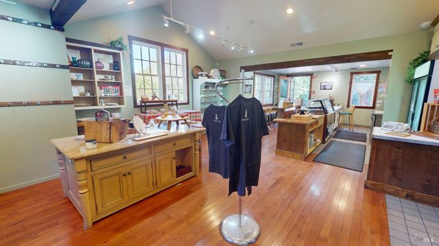 380-378 Bohemian Hwy, Freestone, CA 95472