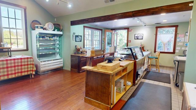 380-378 Bohemian Hwy, Freestone, CA 95472