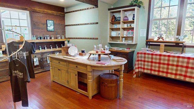 380-378 Bohemian Hwy, Freestone, CA 95472