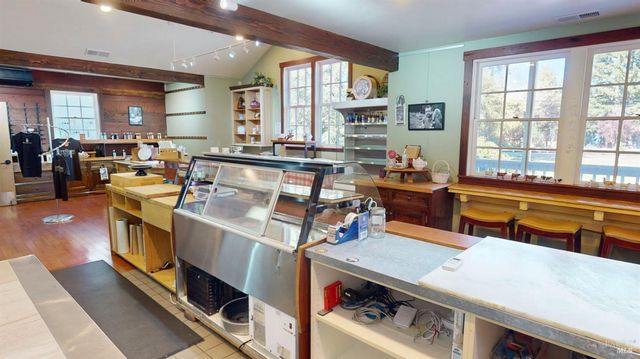 380-378 Bohemian Hwy, Freestone, CA 95472