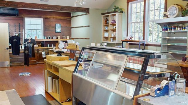 380-378 Bohemian Hwy, Freestone, CA 95472