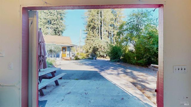 380-378 Bohemian Hwy, Freestone, CA 95472