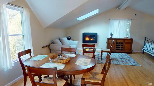 380-378 Bohemian Hwy, Freestone, CA 95472