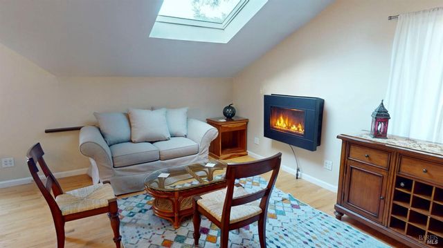 380-378 Bohemian Hwy, Freestone, CA 95472