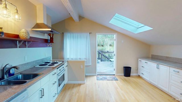 380-378 Bohemian Hwy, Freestone, CA 95472