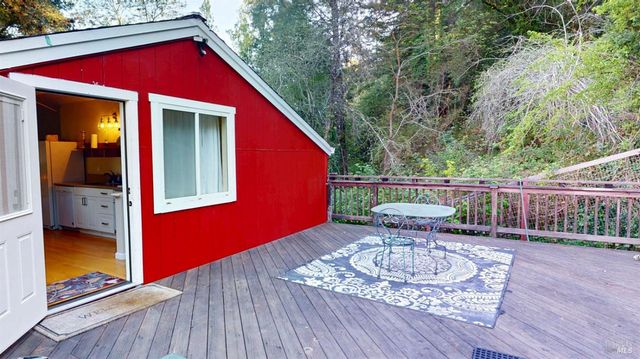 380-378 Bohemian Hwy, Freestone, CA 95472