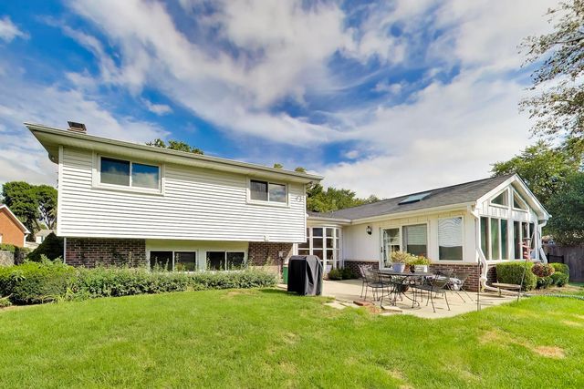 707 E Monterey Road, Palatine, IL 60074