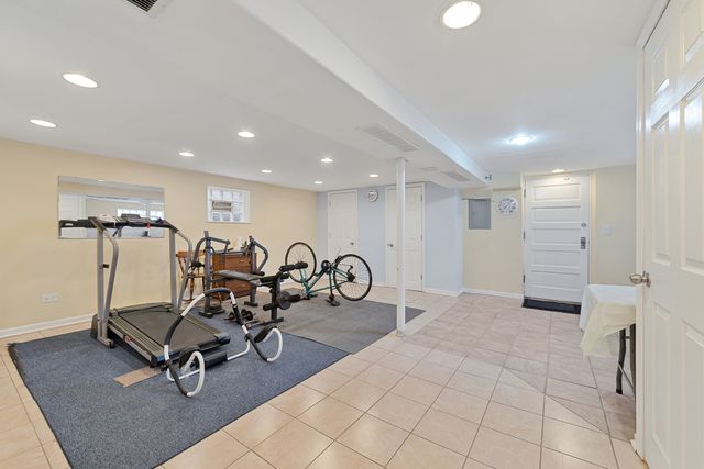 5806 W Wilson Avenue, Chicago, IL 60630