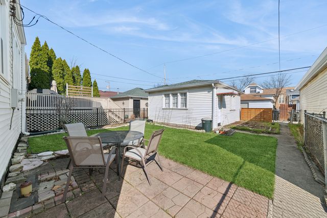 5806 W Wilson Avenue, Chicago, IL 60630