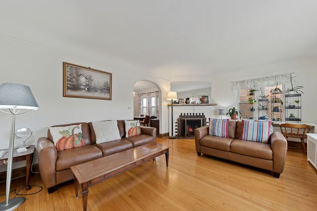 5806 W Wilson Avenue, Chicago, IL 60630