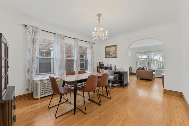 5806 W Wilson Avenue, Chicago, IL 60630