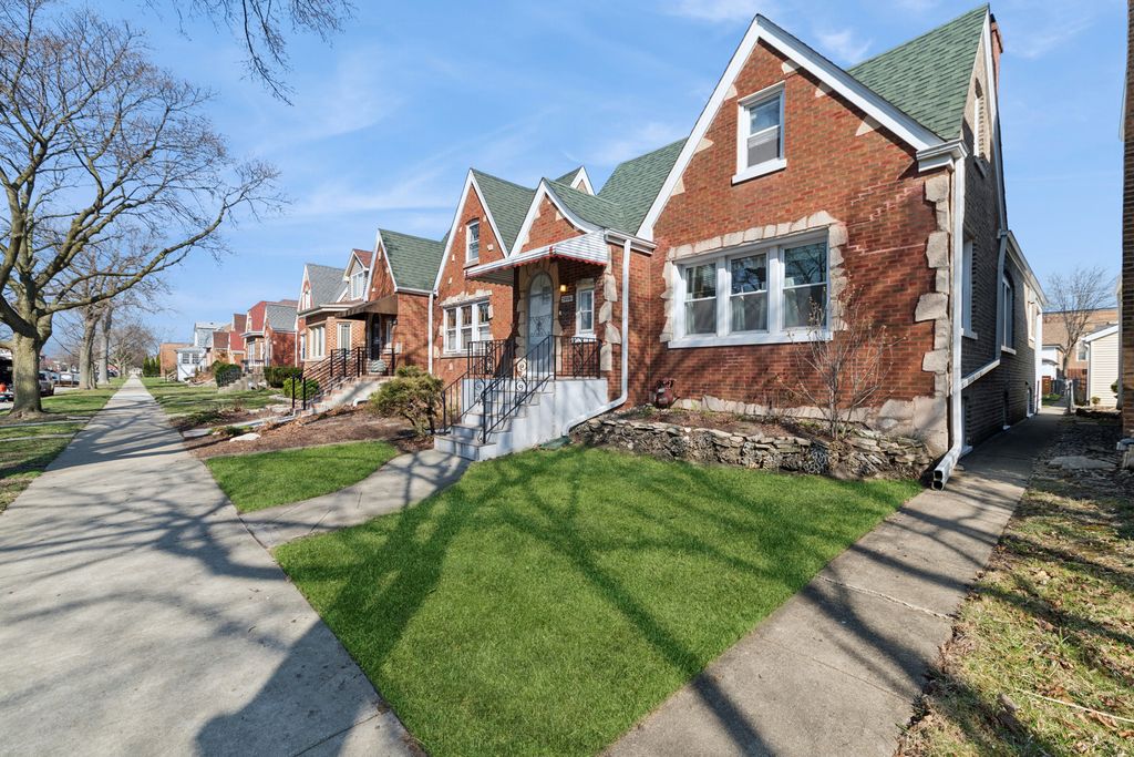 5806 W Wilson Avenue, Chicago, IL 60630
