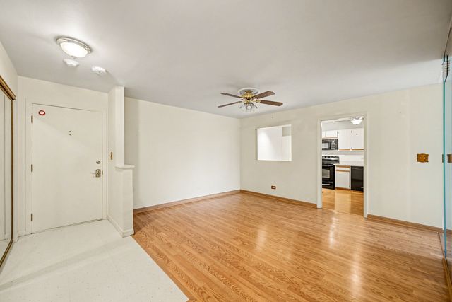 40 S Main Street 4A, Glen Ellyn, IL 60137